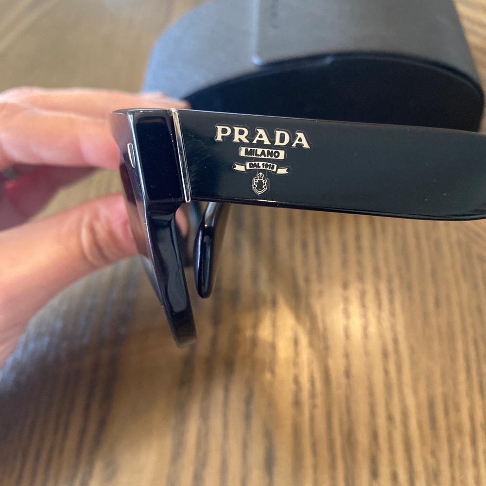 Prada sunglasses - Picture 4 of 4